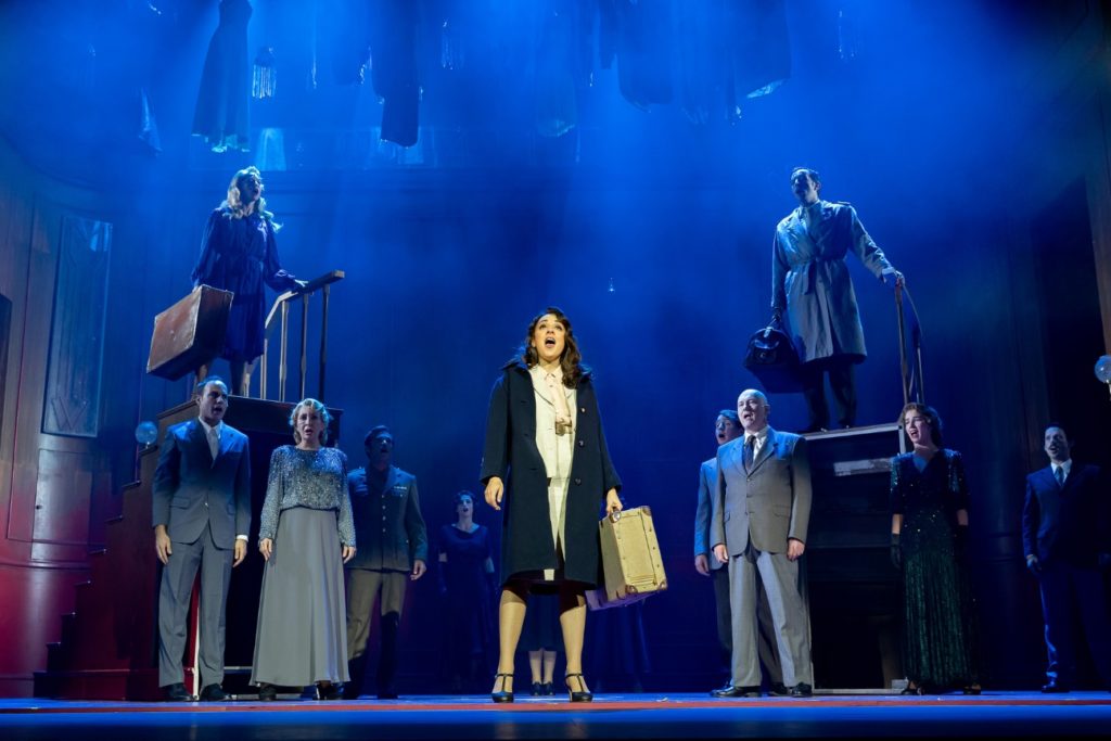 Crítica: “El tiempo entre costuras, el musical”